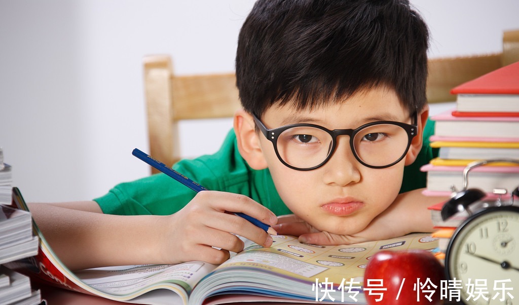 视网膜裂孔|近视的危害不容小觑，可能会引发其他疾病，一定要好好保护眼睛！