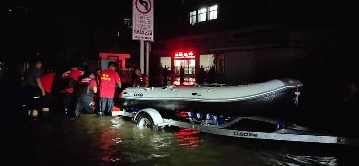 昼夜|临沂特战救援队驰援河南，两昼夜协助转移受灾群众近千人