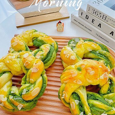 抹茶奶酥花环面包