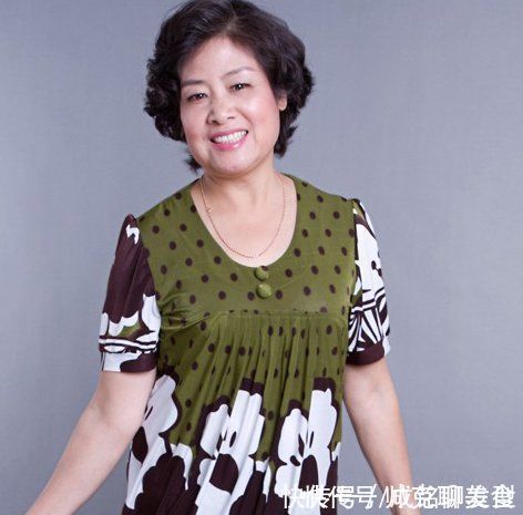 发质|为什么六十岁女人都喜欢短发?发质发量气质变了,短发利落又减龄