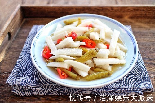 酸辣|教你白萝卜新吃法,酸辣爽脆,开胃又下饭,放冰箱几个月都不坏