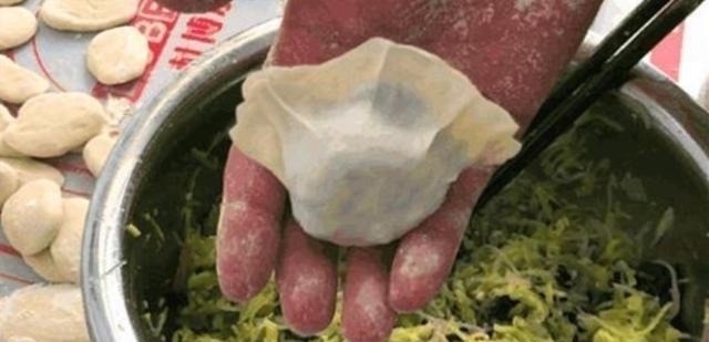 包萝卜饺子时,别放“此2物”,很多人会放,萝卜味道很怪还发苦