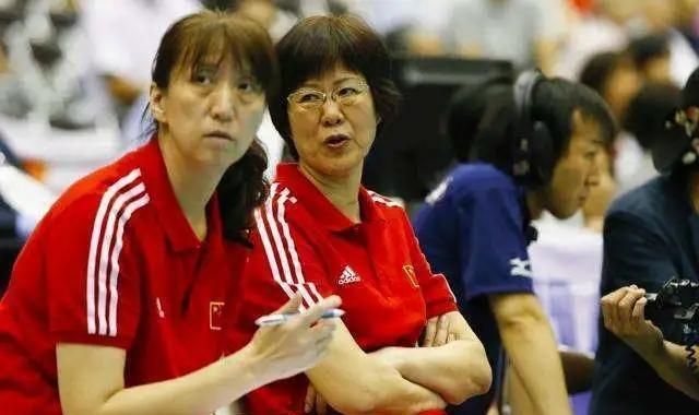 绿叶|中国女排幕后功臣,官职比郎平高却甘当绿叶,军人丈夫苦等她14年