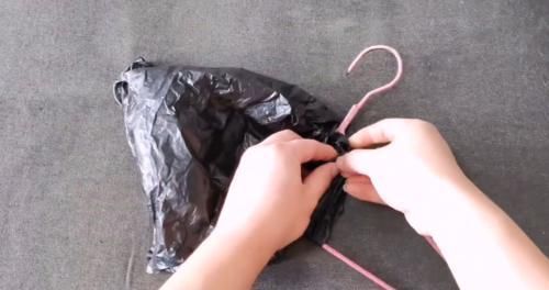 小常识|衣架上套个塑料袋，家政阿姨偷偷告诉我，厉害又实用，赶紧告诉家里人