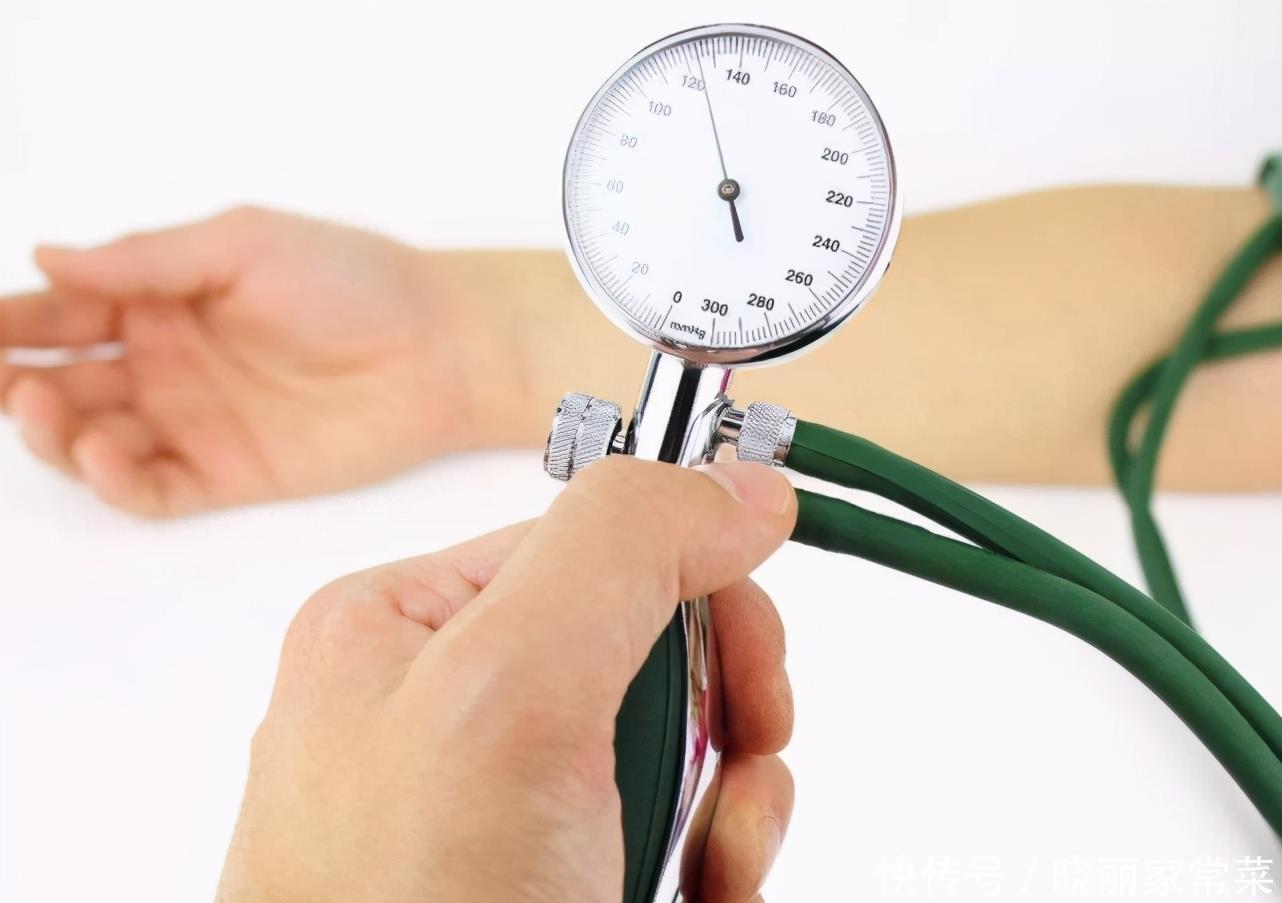 快过年了,给高血压患者提个醒:每天2个时间段最危险,做好5事