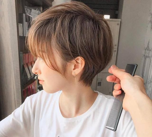 什么发型减龄又时尚?试试这三种柔卷发,简单随意又显皮肤白