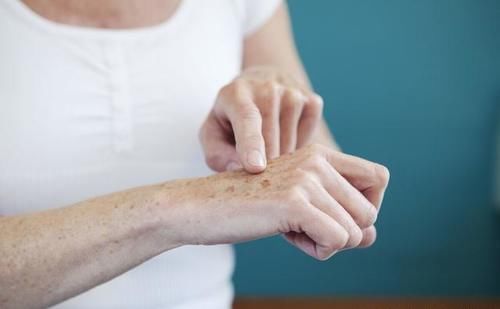 儿茶素|喝完茶胃很饿：茶多酚里这类物质高达75%，多喝会年轻