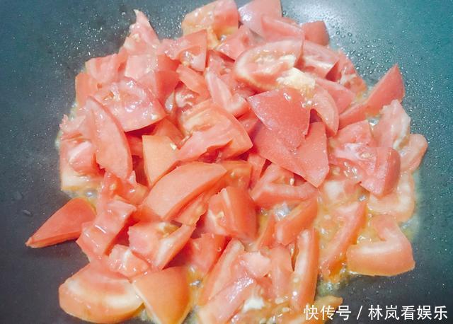 有个|为什么饭店的疙瘩汤,大小均匀又好喝,原来有个小妙招,简单学会