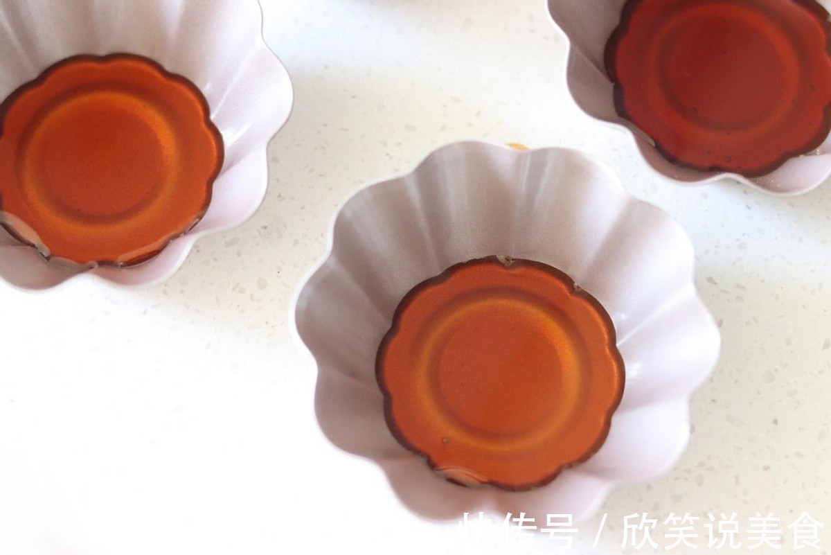 外表焦黄色泽诱人,软嫩有弹性的布丁入口即化,真好吃