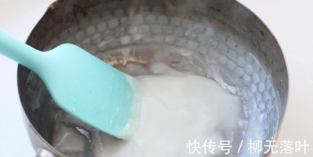 最近这吐司火了,隔天做一个,松软又拉丝,加点料早餐不重样!