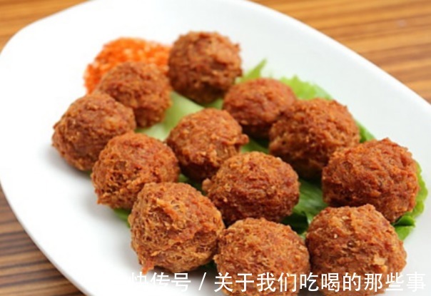炸肉丸子要掌握“加2样2技巧”,外酥里嫩,咸香可口,放凉也不硬