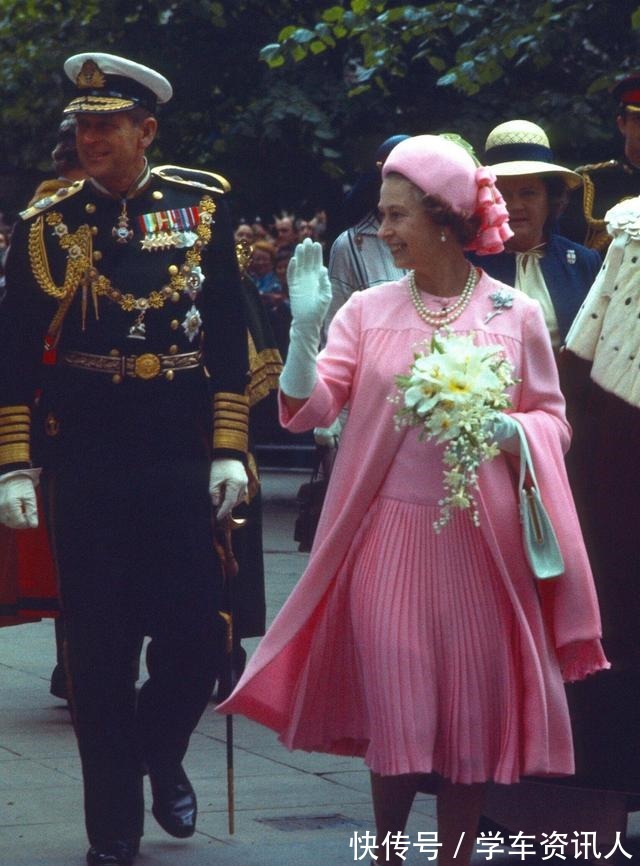 珠宝!粉红美钻送公主,成全女王少女心,莉莉贝特的这枚花型胸针不简单!