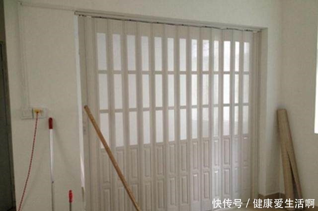 卫生间|卫生间万万别装平开门,现在流行装这种门代替,懊悔没早知道!