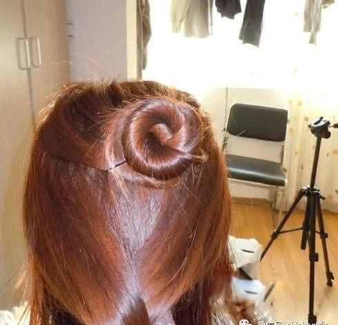 麻花|2款简单的长发发型扎法,让你瞬间变得美丽动人