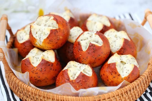 烤箱|自制低脂碱水球,无糖无油营养十足,饱腹感强适合减肥人群食用