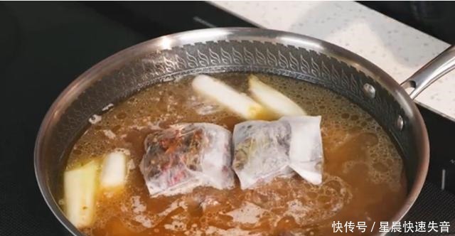 羊蝎子怎么做最经济,看看这个火锅底就全知道了,简单迅捷易上手