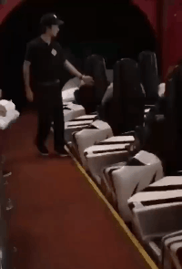 |搞笑GIF趣图:小明:妹妹,你干嘛那么用功?