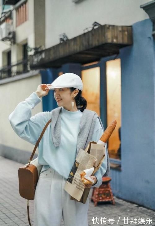 色系|女人过了40岁,少穿黑白灰!多穿这个“年轻色”,时髦显白超气质