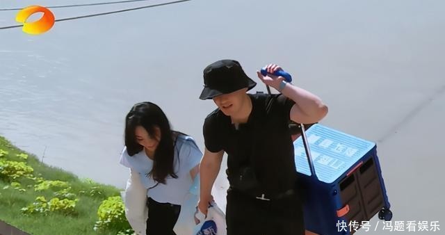 情商|黄晓明参加《中餐厅》,对赵丽颖的称呼火了!网友称赞高情商