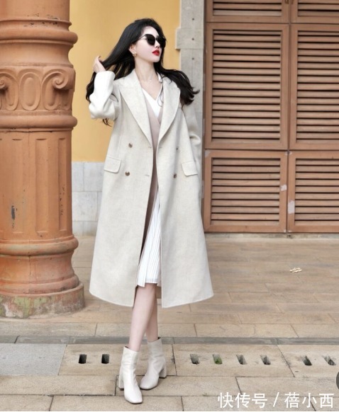 博主|大衣里面配什么才时髦?建议试试“大衣+连衣裙”,简约又撩人