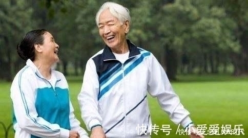 白肉|为何患骨质疏松的人数多?营养师提醒:45岁后少吃2种白色食物