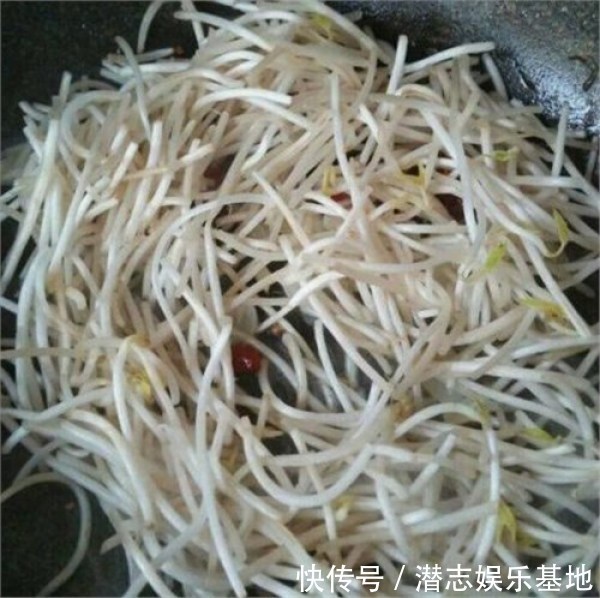 韭菜|韭菜也不是非要炒鸡蛋才能好吃!和它炒在一起,一点不比肉菜差