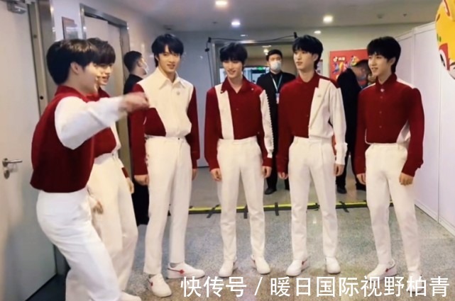 时代少年团录制北京台春晚,6位少年喜气洋洋!马嘉祺再度缺席