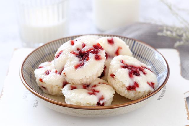 无需揉面的米发糕，搅一搅、蒸一蒸，香甜Q弹有嚼劲，比馒头简单