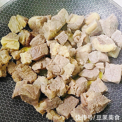 牛肉|小白也能轻松学会的牛腩焖土豆，不油腻超好吃哦