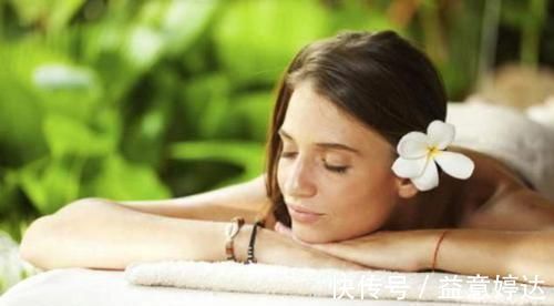 皮肤|洗澡后,啥时候抹“身体乳”效果好?很多人都做错了,难怪皮肤干