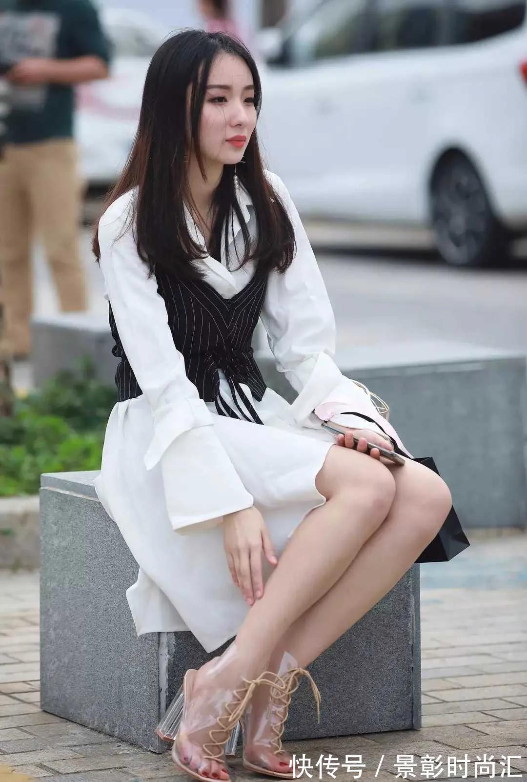 美女 难道今年流行透明高跟凉鞋吗?30位美女穿出了简约而不简单的效果