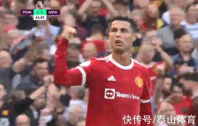 C罗|曼联4-1登上榜首！多动图还原C罗两球，双喜临门这才是梦幻时刻