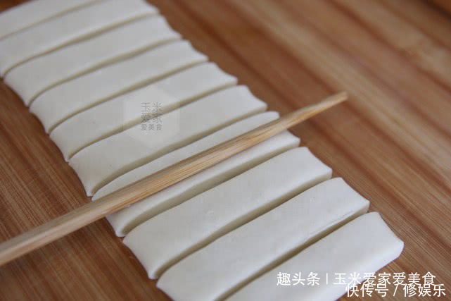 早餐店油条配方，个个空心酥脆，学会了在家做，想吃油条不用买