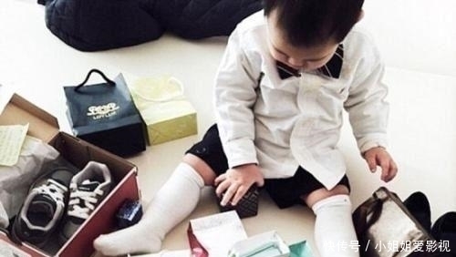 宝宝|“三翻六坐八爬”,宝宝学坐三部曲,孩子不会坐的妈妈快看看