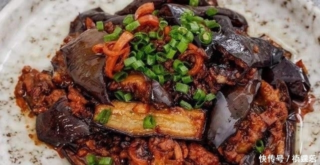 茄子|炒“茄子”时到底焯不焯水,看大厨炒完,原来20年都做错了!