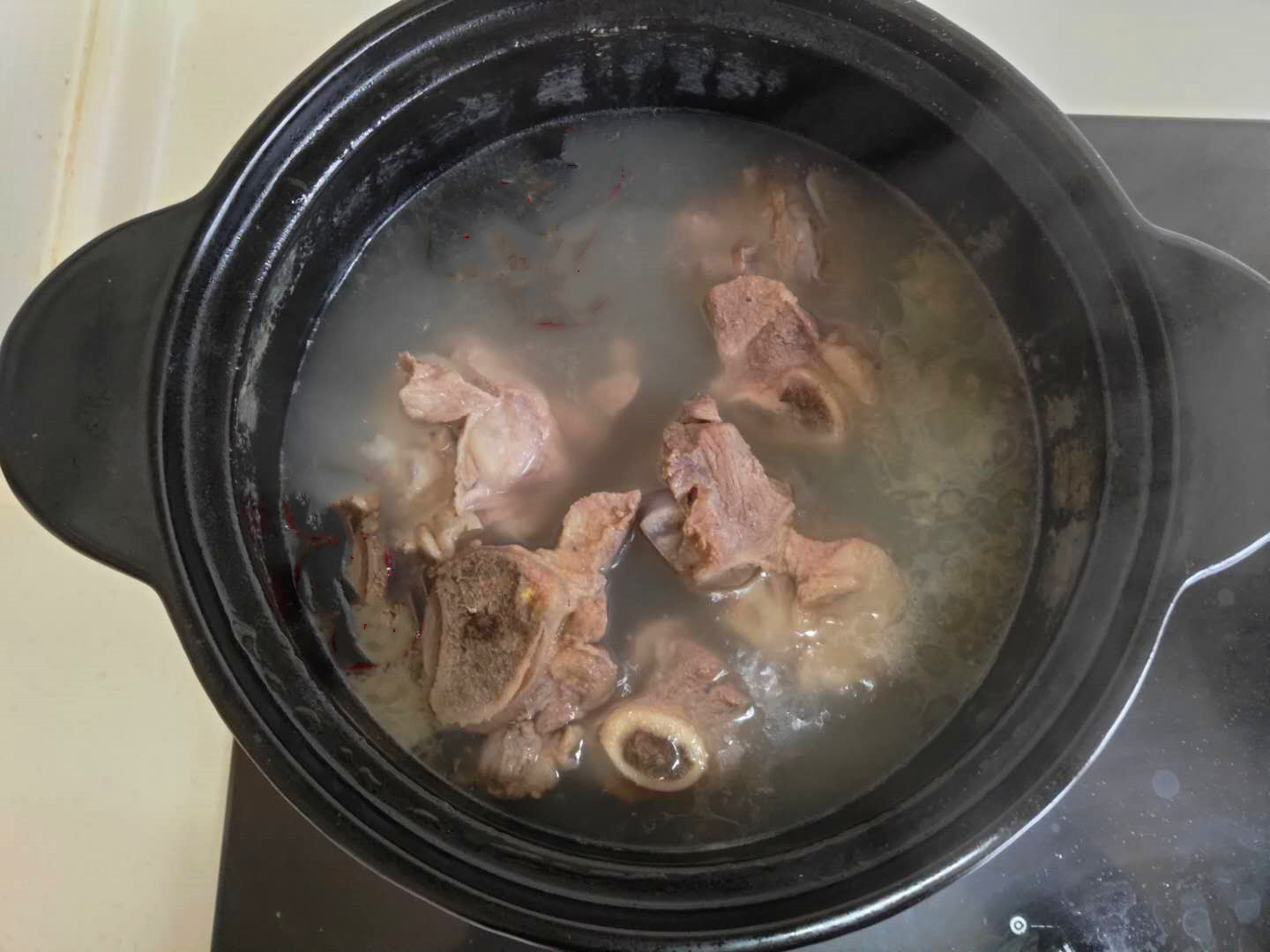 无论炖什么骨头汤,最忌直接加水,多加这1步,汤汁更香更浓白!