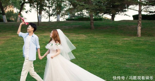 新婚情侣拍婚纱照,新娘站梯子上模仿天使下凡,看到成品后退钱!