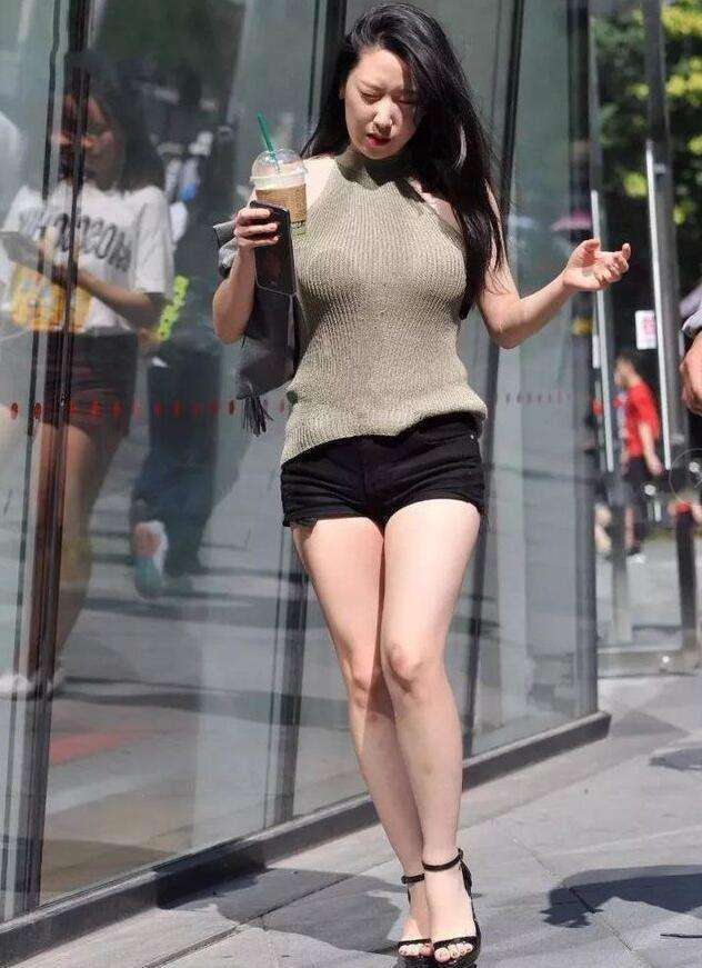 美女|街拍: 这种气质的美女, 看一眼就会想保护她