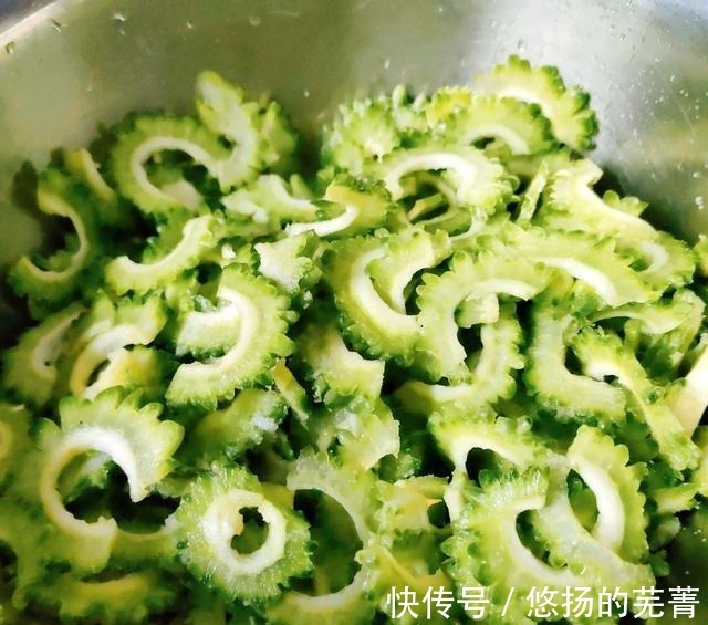 清炒苦瓜|经典小炒菜清炒苦瓜,味道清爽,去火解腻,居家常备菜!
