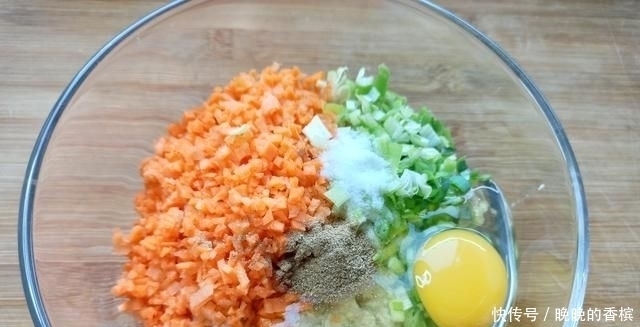胡萝卜|懒人早餐做法,1根山药2个鸡蛋,不用早起5分钟出锅,孩子抢着吃