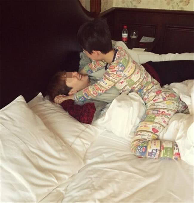 分床|15岁儿子不肯分床睡,多次检查没结果,妈妈含泪道出实情