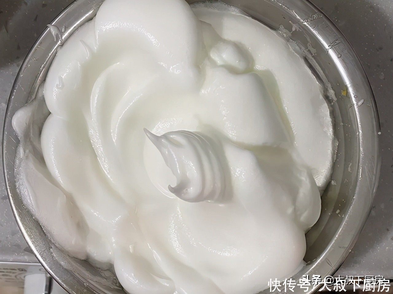 松软|没烤箱也能做！大叔教你古早味蛋糕，绵密松软，简单易学，超好吃