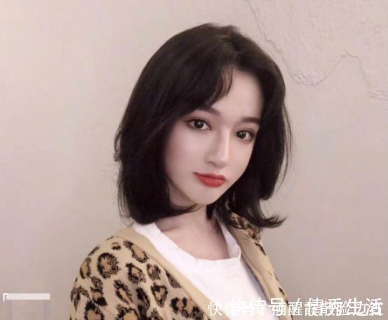 蓬松感 发型 “尴尬期”这么过,蓬松感是关键,4款发型让你安全度过