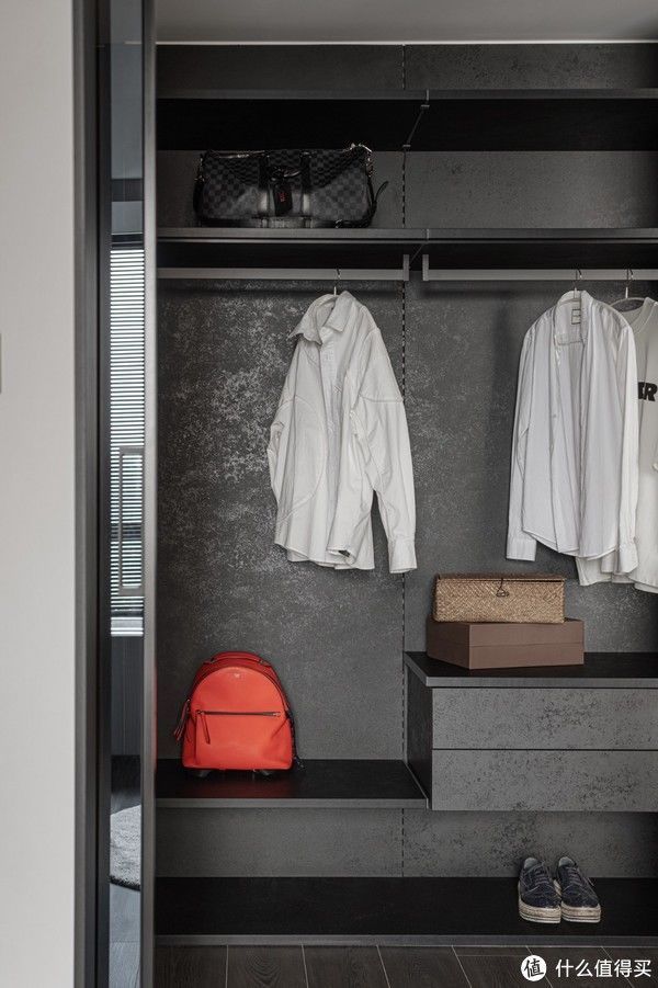 主卧|单身男青年的180㎡之家,全屋简约风,一个人独居,也住出高级感