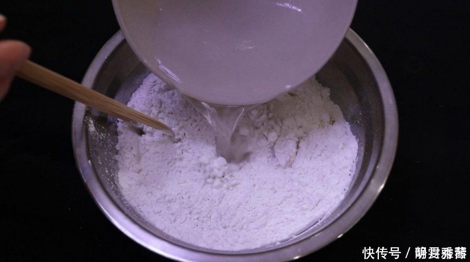 白糖和糯米粉还能这么吃，第一次吃就吃上瘾了，外酥里糯