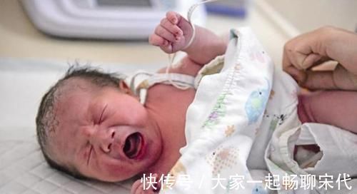 孕妈|担心遗传小眼基因,孕妈狂吃葡萄,等到宝宝出生却不敢认