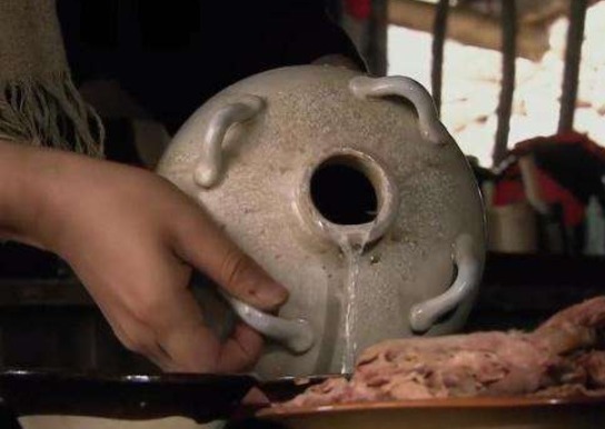 从何而来|《水浒传》中,梁山好汉“大口喝酒吃肉”,他们的经济来源从何而来?