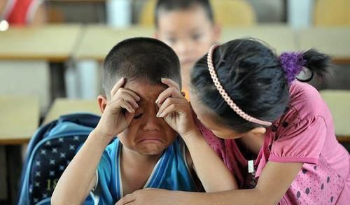 员工|儿子在超市剥了颗荔枝,被员工大骂没教养,宝妈的回答让路人佩服