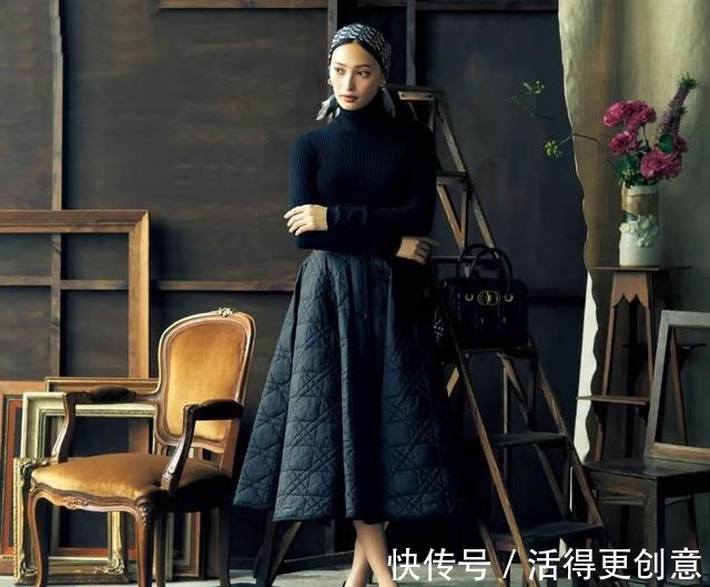 小西装 别再相信黑色百搭了!睿智华丽风的“黑色穿搭”晋级课,让你秒懂!