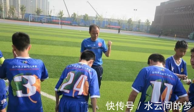 霍迎春|“相比原地脚弓传球,更需要教会孩子如何在对抗中传好球”
